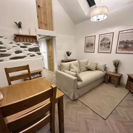 Stunning Cottage Near Aber Falls Exterior photo